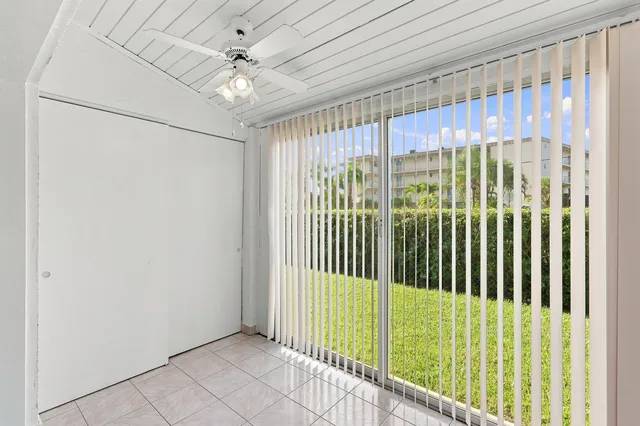 Unit 137 photo 12