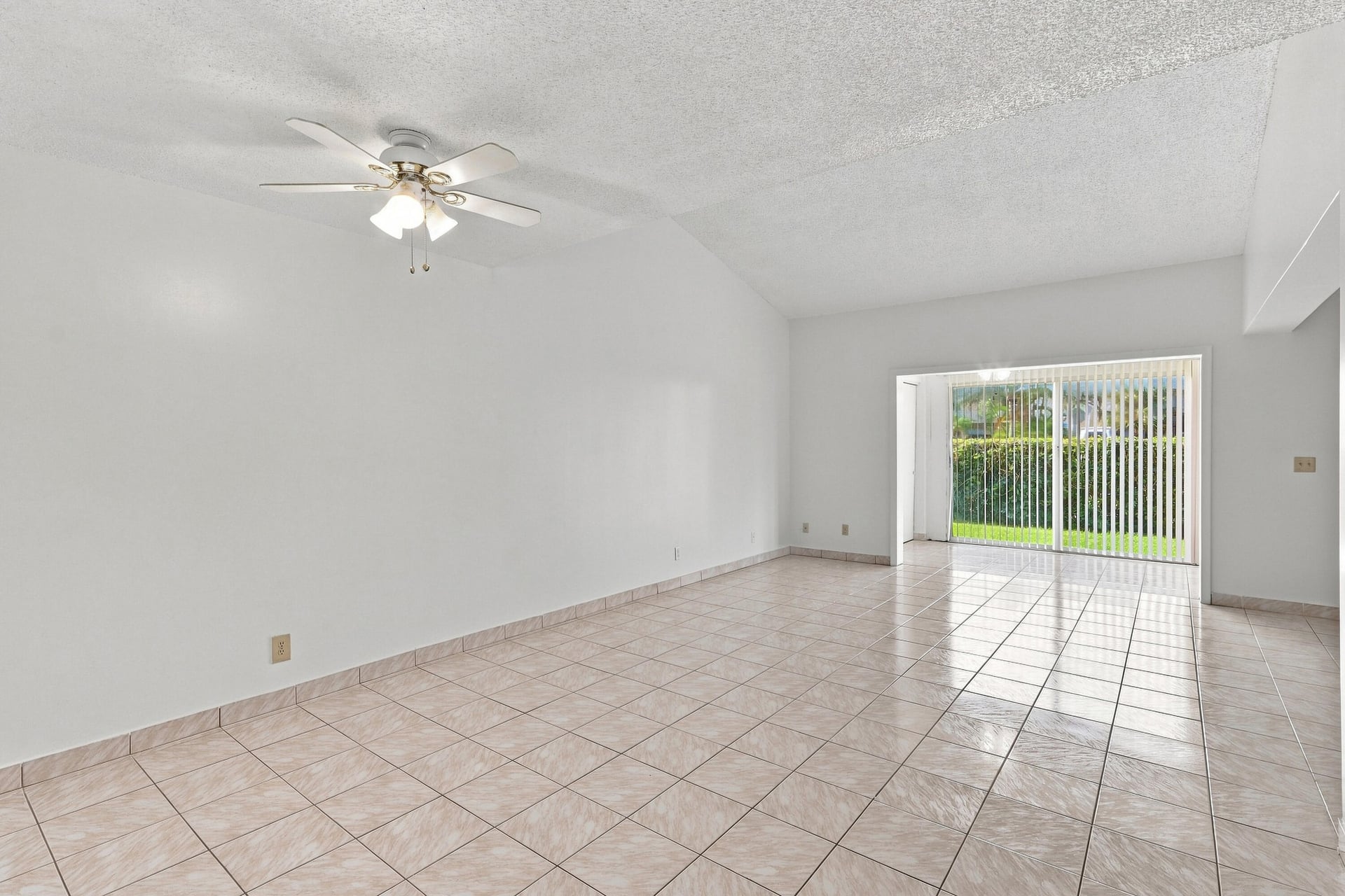 Unit 137 photo 13