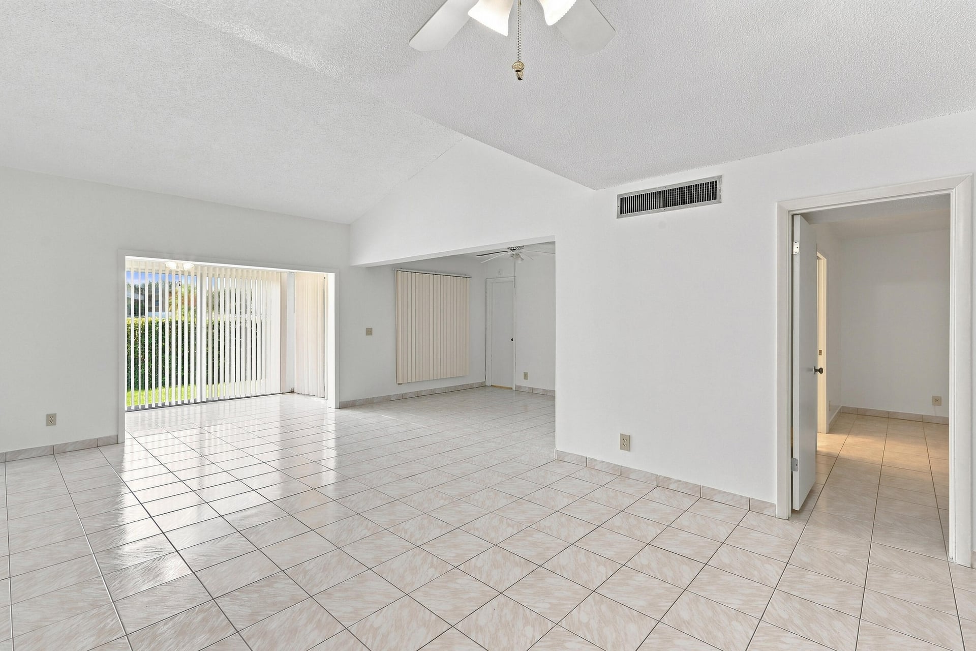 Unit 137 photo 14