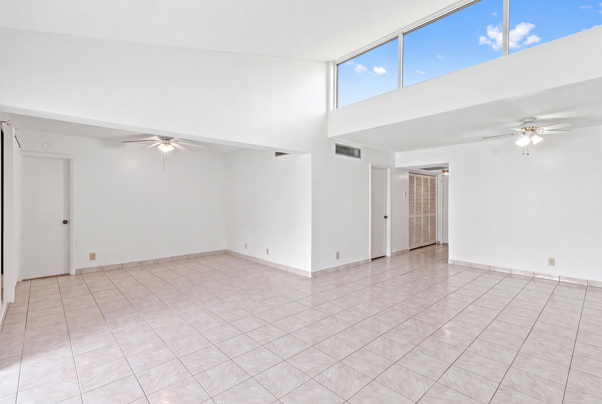 Unit 137 photo 16