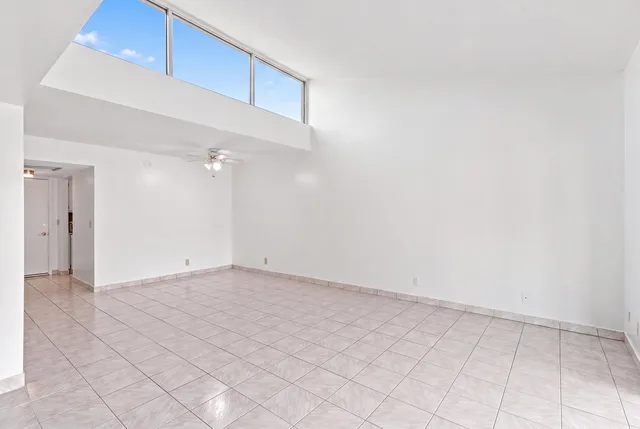 Unit 137 photo 17