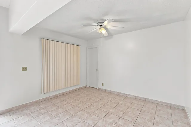 Unit 137 photo 18