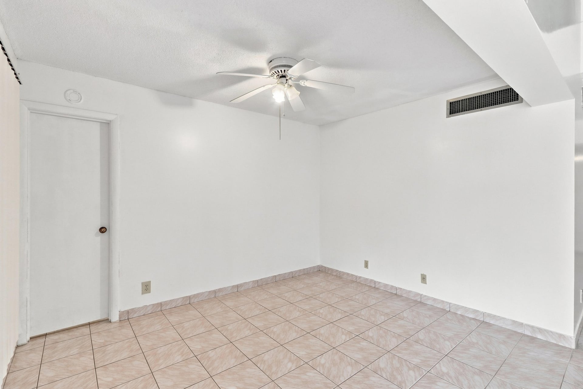 Unit 137 photo 19