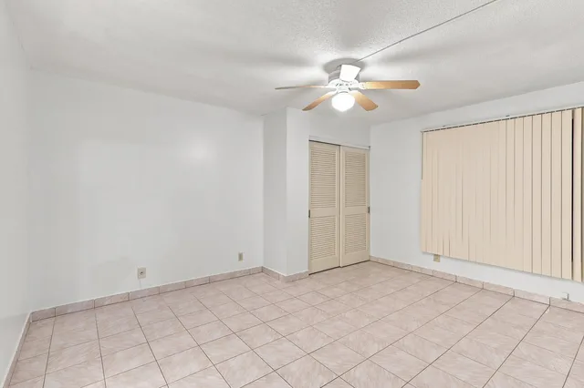 Unit 137 photo 23