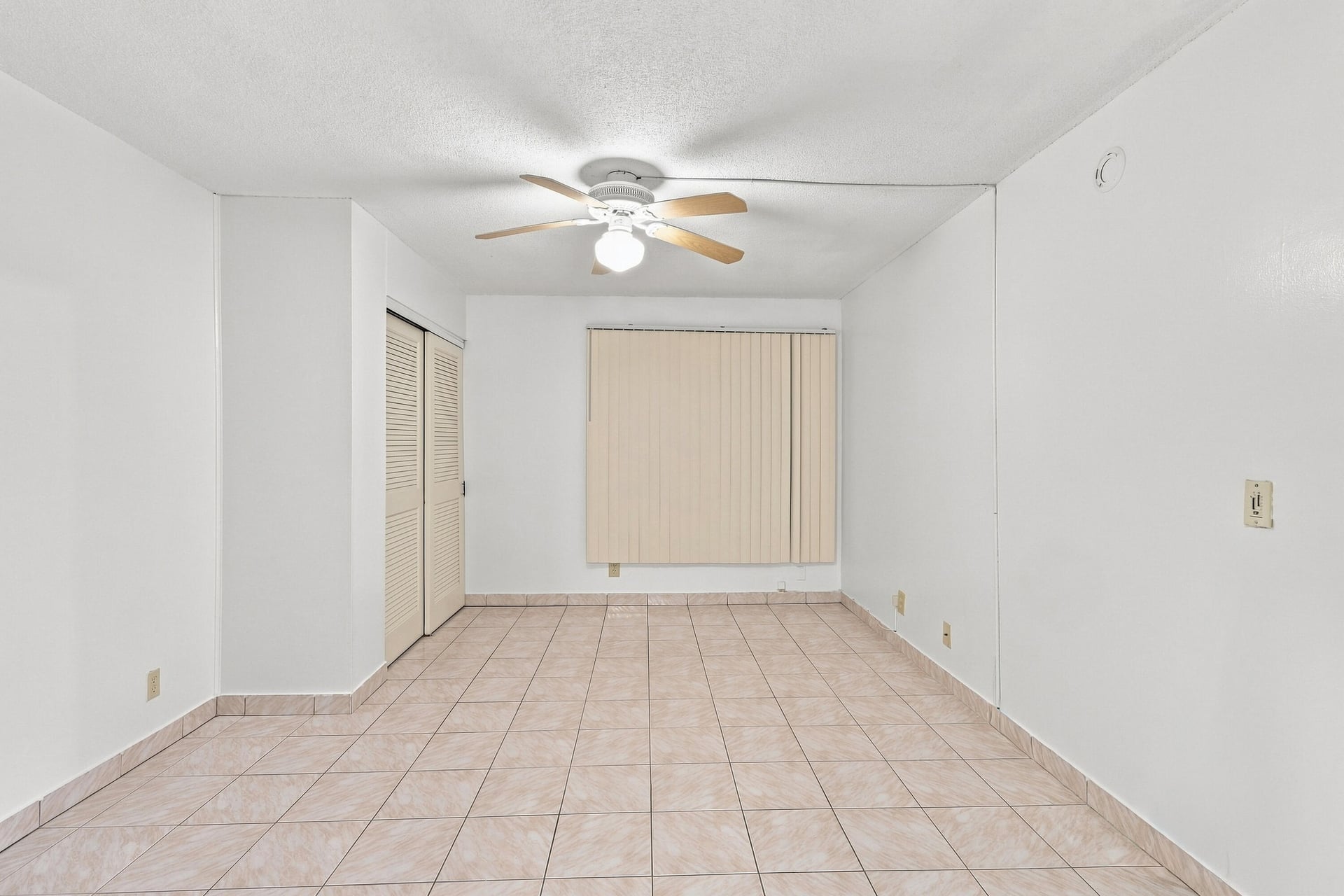 Unit 137 photo 25