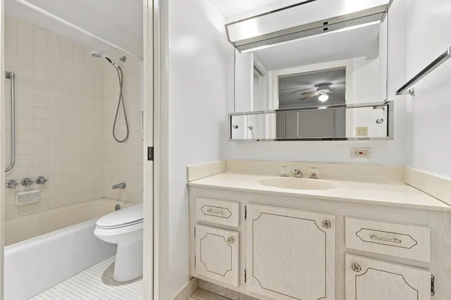 Unit 137 photo 26