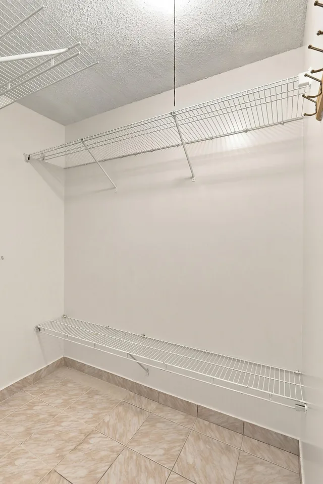 Unit 137 photo 29
