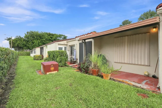 Unit 137 photo 33