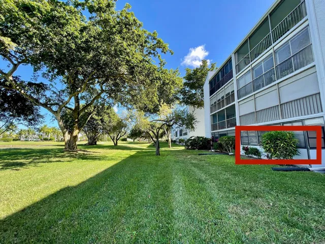 Unit 1070 photo 2