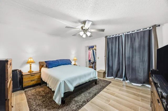 Unit 1070 photo 11