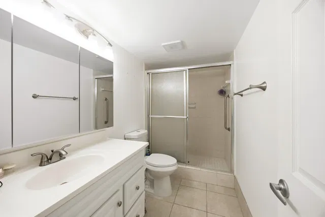 Unit 1070 photo 16