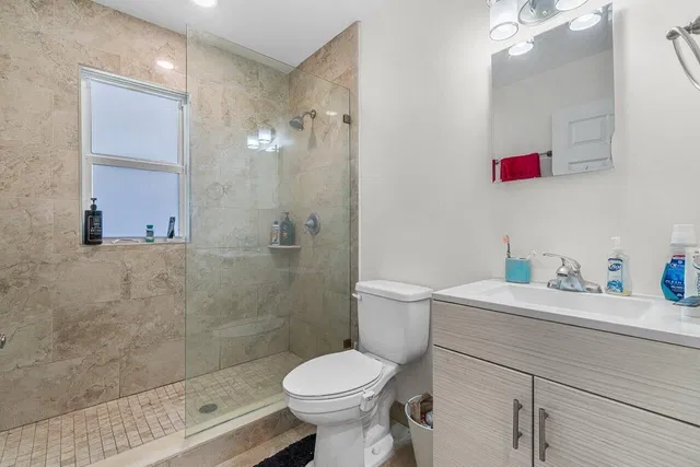 Unit W photo 21