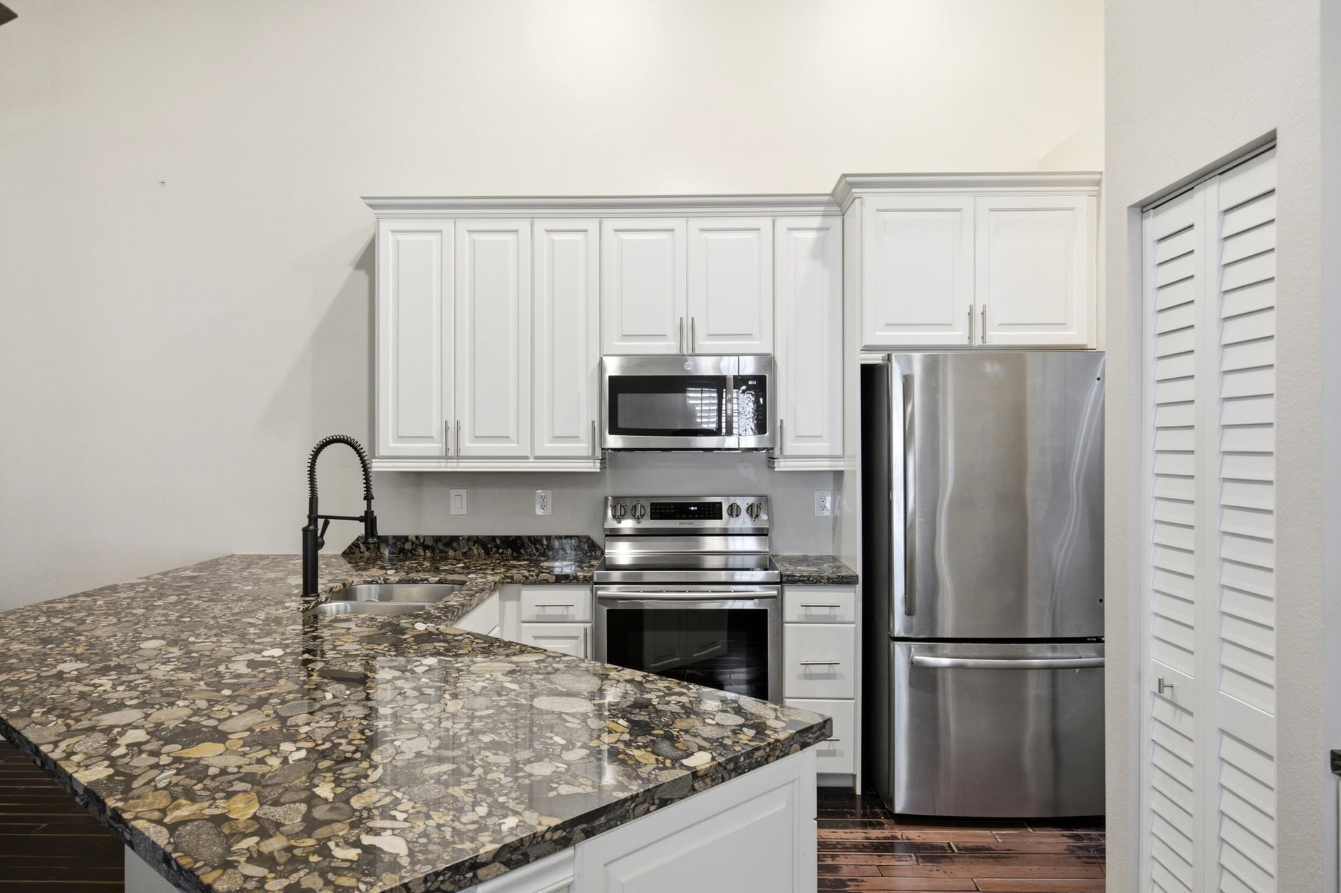 Residence photo 3