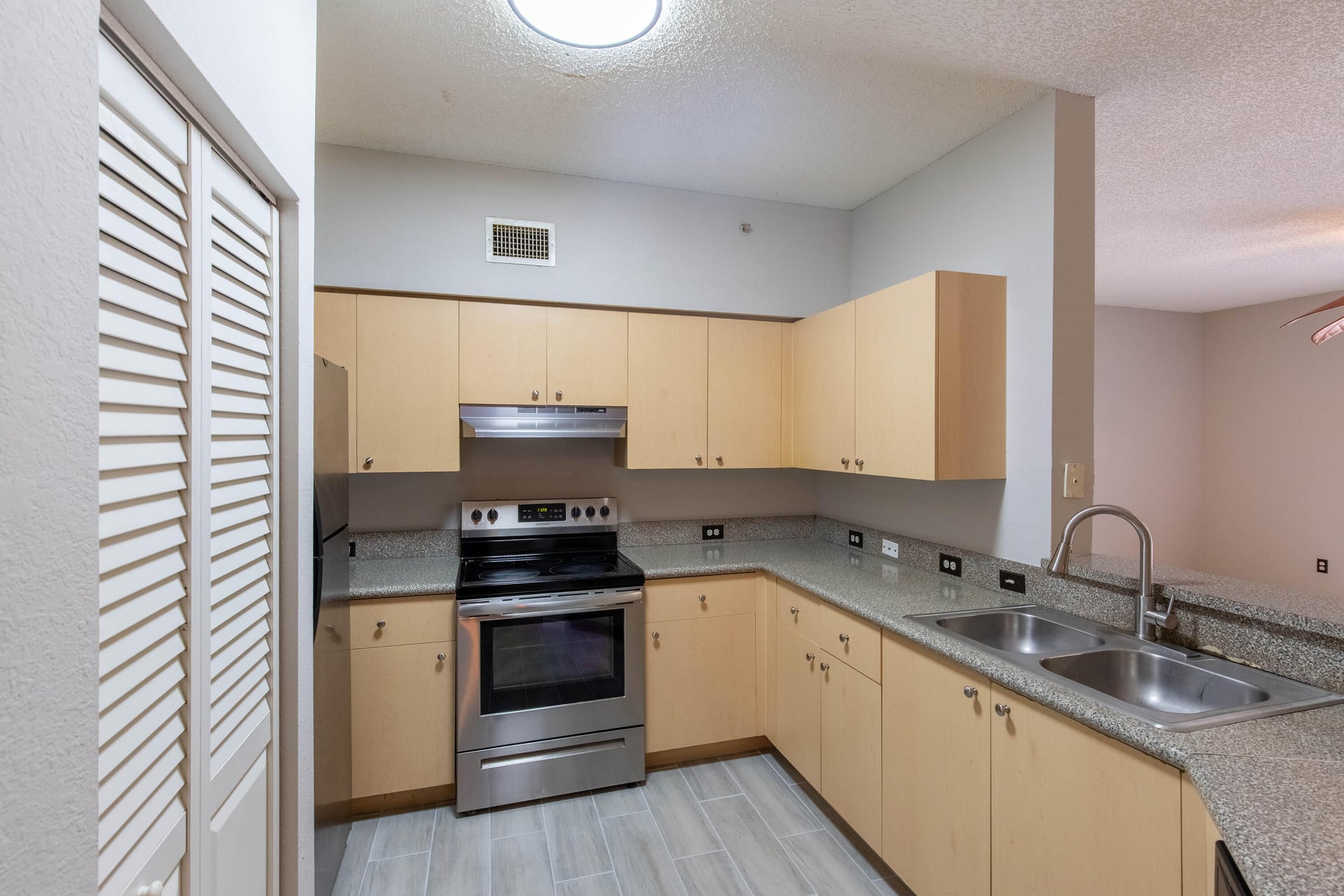  Unit 203 photo 6