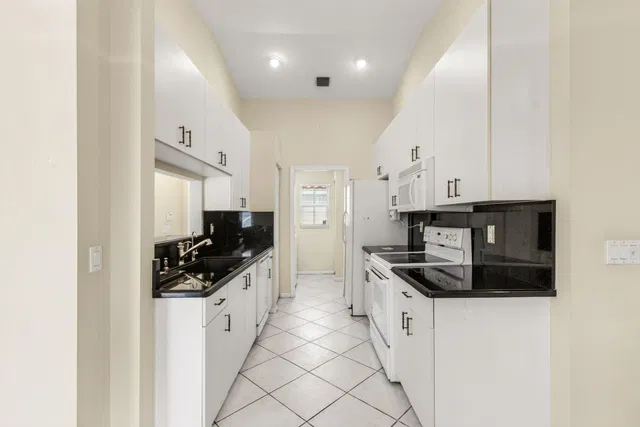  Residence photo 28