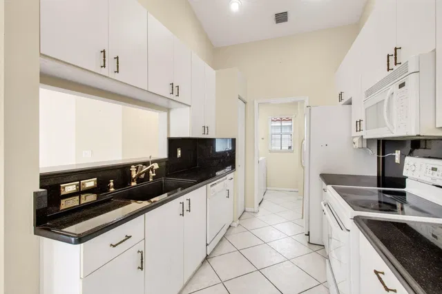  Residence photo 32