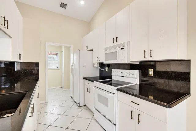  Residence photo 33