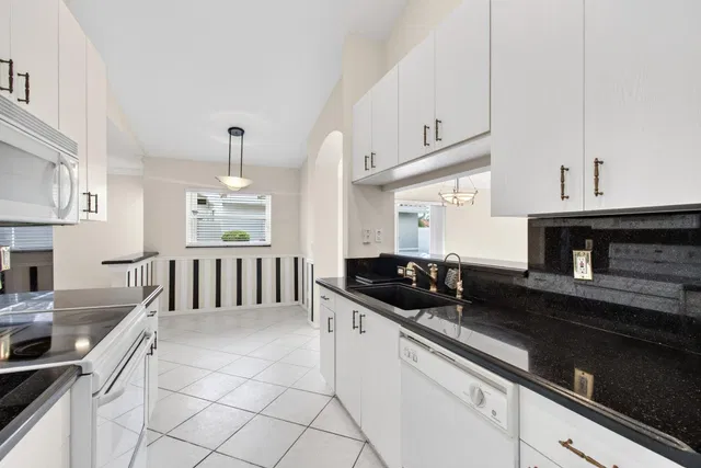  Residence photo 35