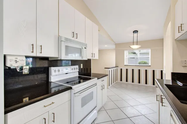  Residence photo 36