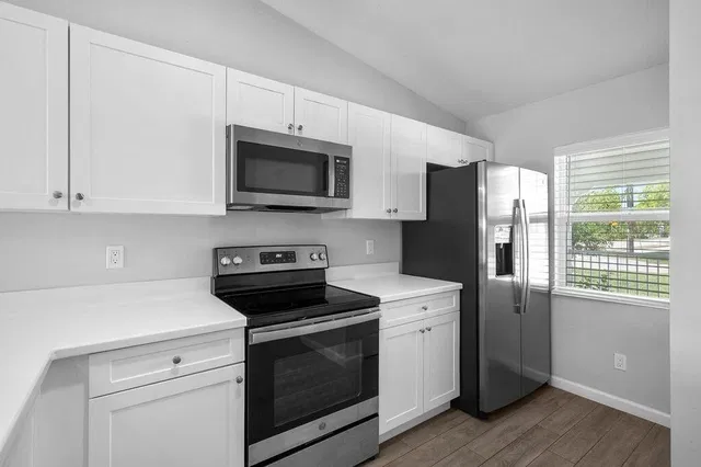  Residence photo 4