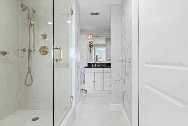 Palm Beach Towers, Palm Beach Unit 526B photo 8
