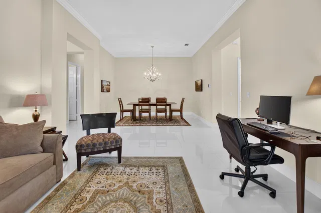 Residence photo 17