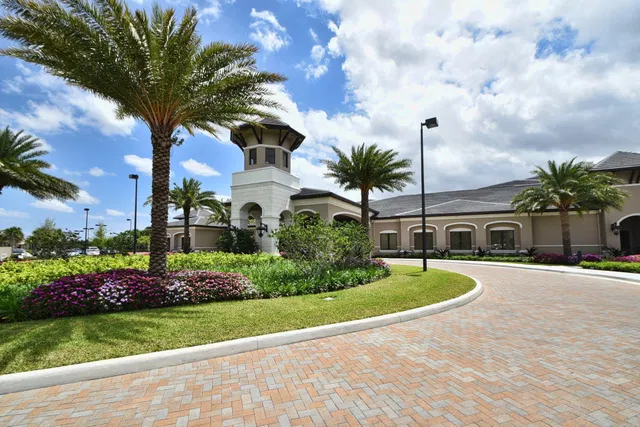 Residence photo 95