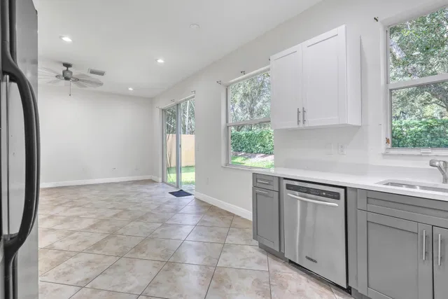 Residence photo 16