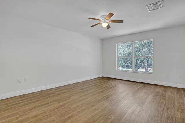 Residence photo 18