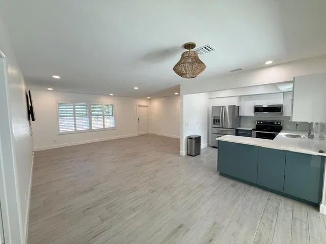  Residence photo 6