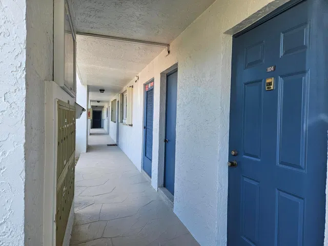  Unit 1040 photo 5