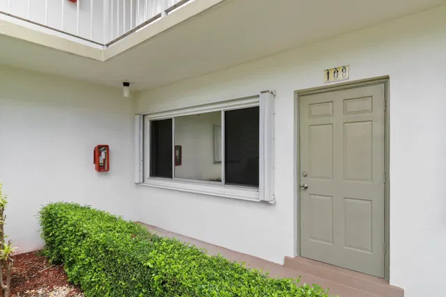 Unit 109 photo 4