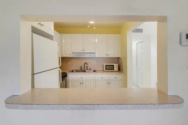 Unit 109 photo 12