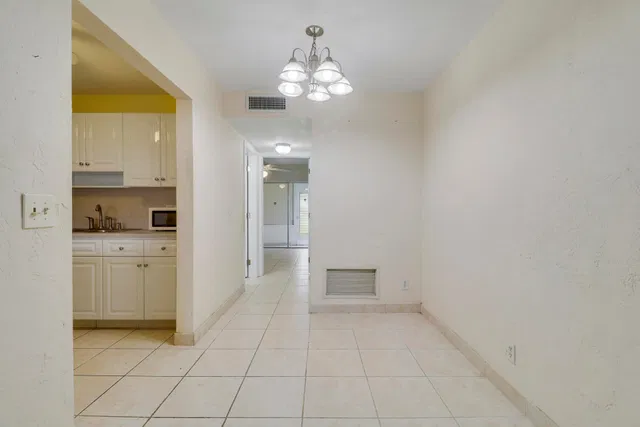 Unit 109 photo 14