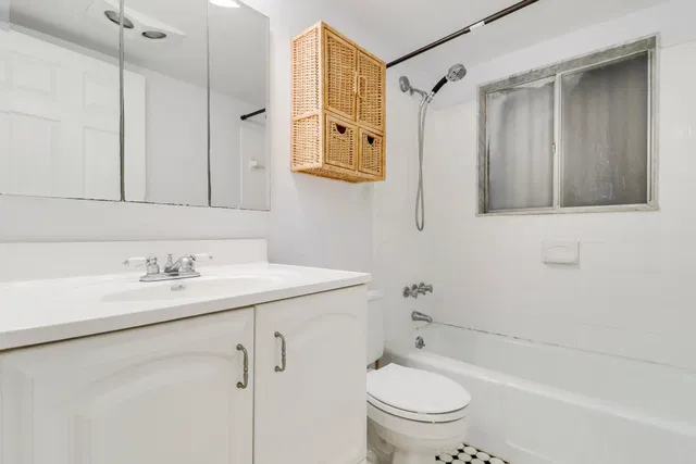Unit 109 photo 19
