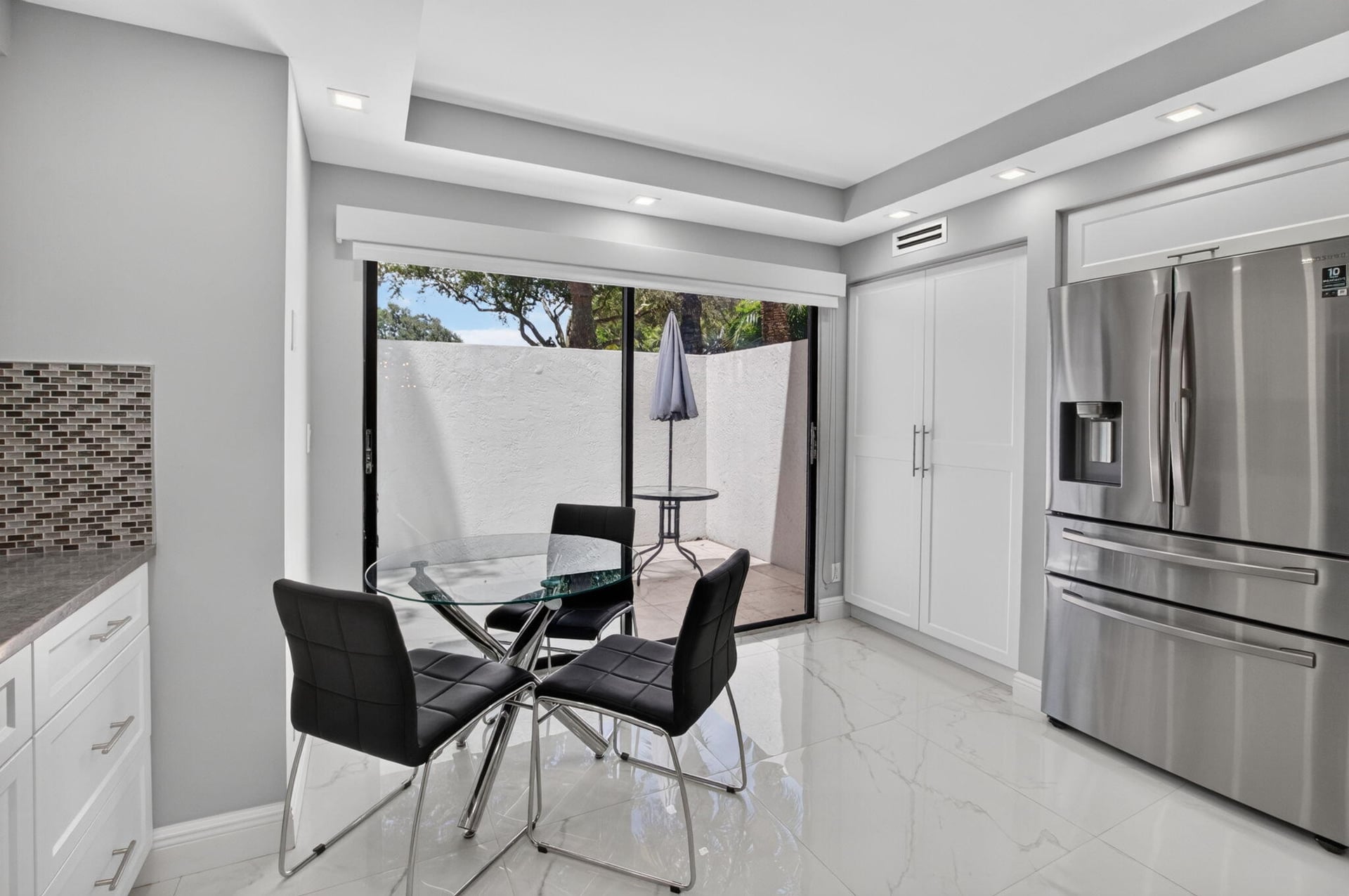 Unit 13702 photo 11