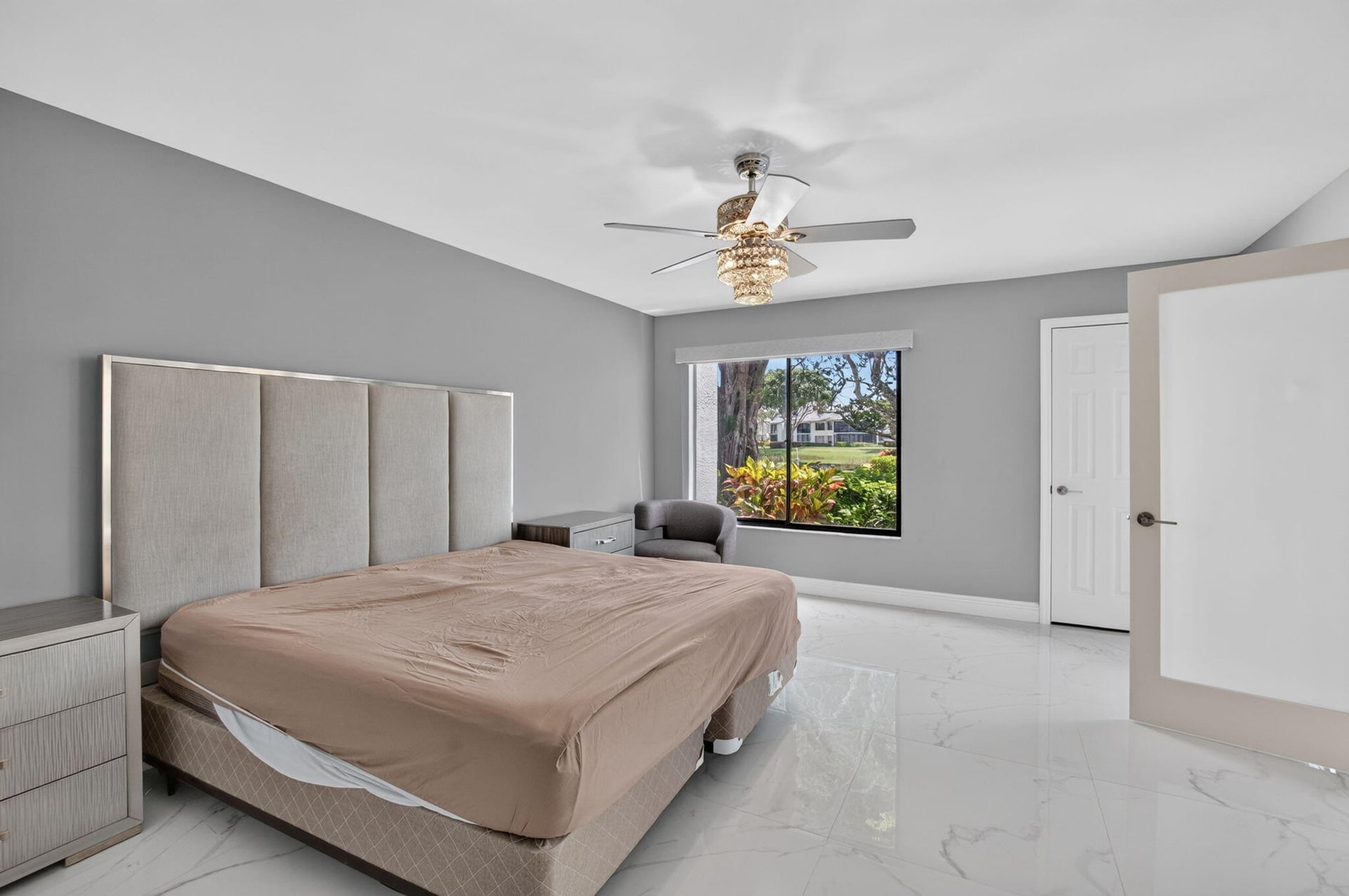 Unit 13702 photo 15