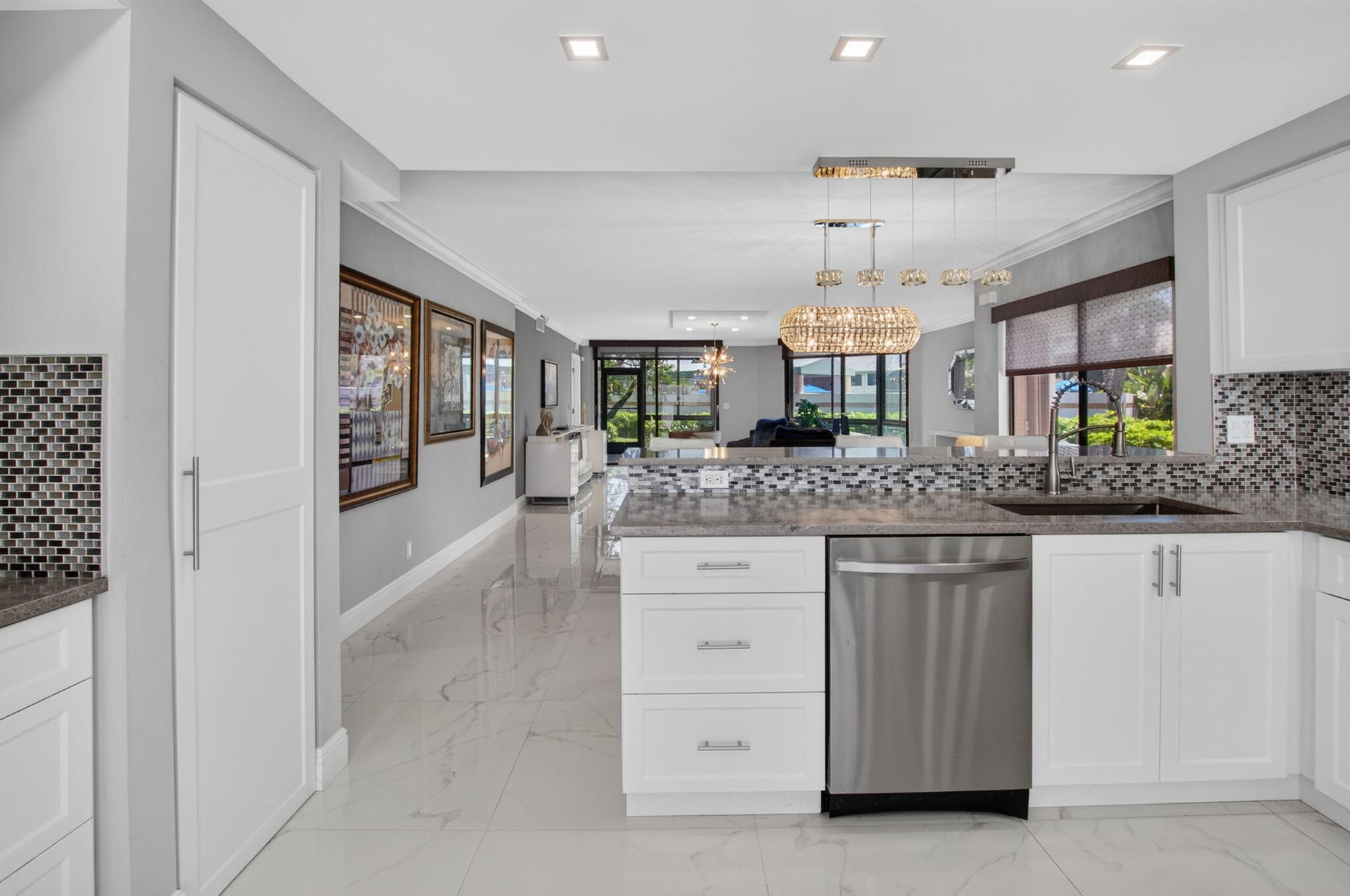 Unit 13702 photo 16
