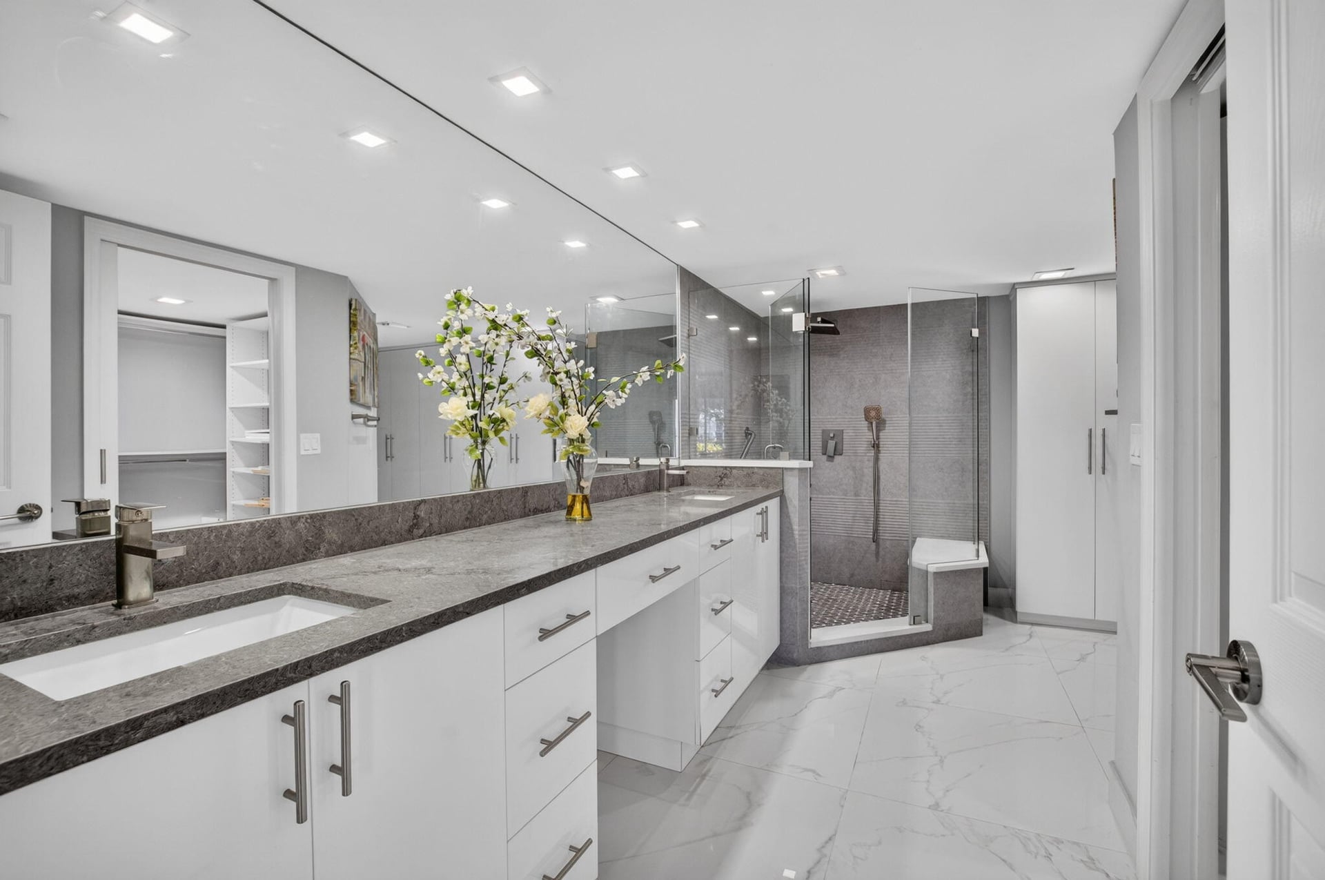 Unit 13702 photo 18