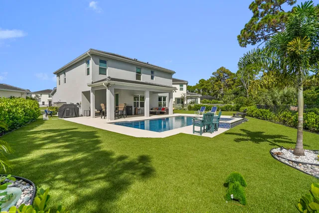 Residence photo 3