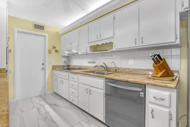 Palm Beach Shores Residence photo 17