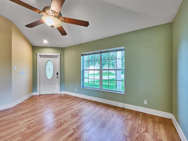 Residence photo 2