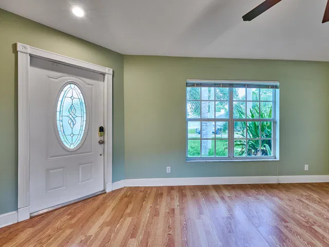 Residence photo 3