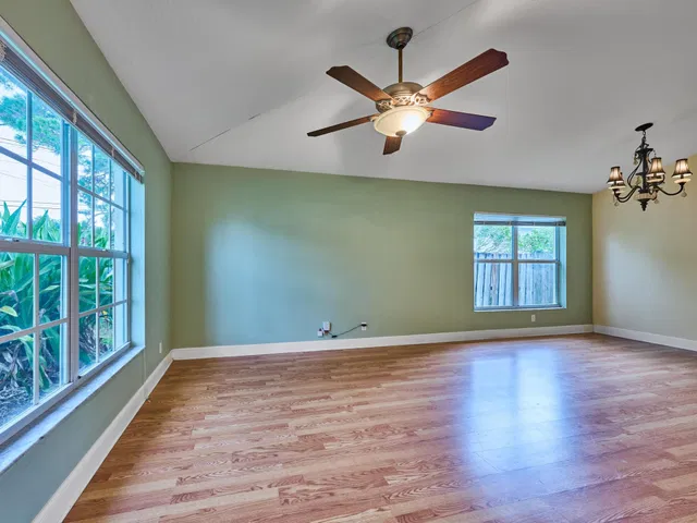 Residence photo 4