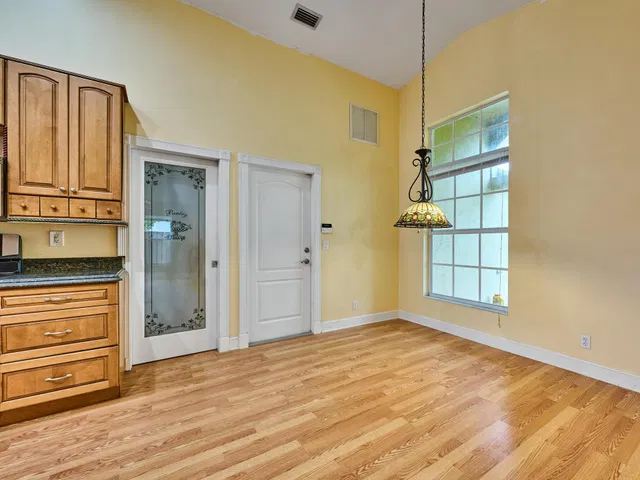 Residence photo 8