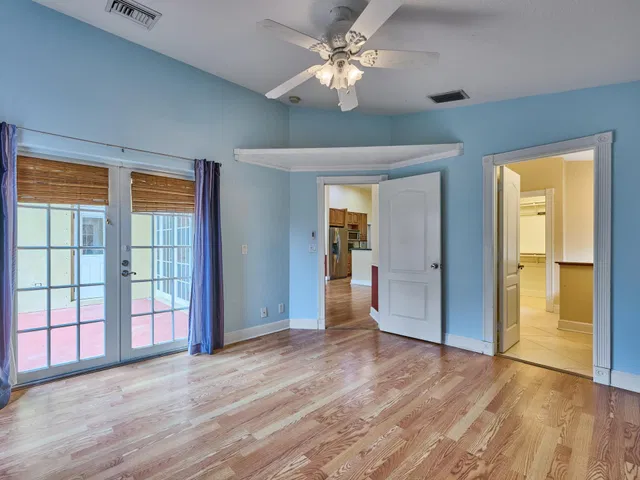 Residence photo 22