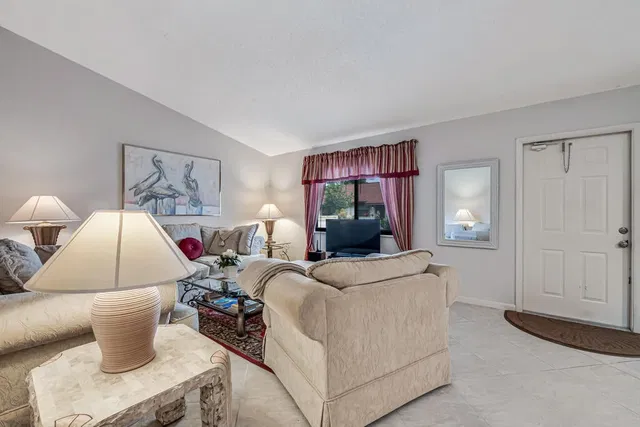 Unit 202 photo 7