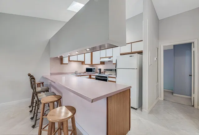 Unit 202 photo 9