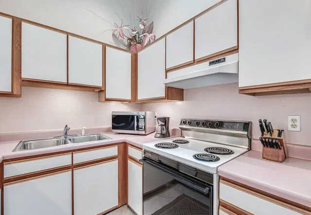Unit 202 photo 13