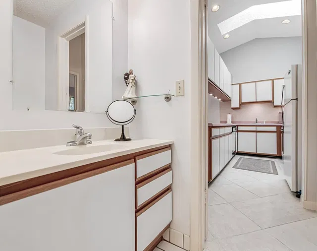 Unit 202 photo 22